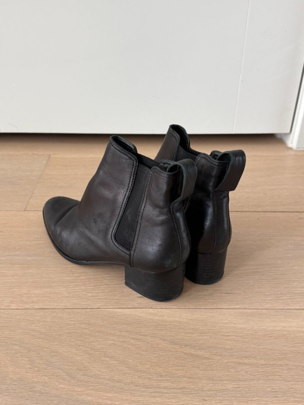Rag & Bone Black Leather Chelsea Ankle Boots Size 37.5 / US 7.5 Block Heel - Picture 3 of 4